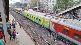 12259 SEALDAH - BIKANER AC DURONTO EXPRESS passing through overcrowded Bidhannagar Road