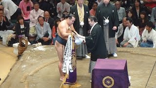 井筒親方から優勝旗授与！鶴竜表彰式（平成27年・秋場所千秋楽 Final Day Sumo Aki Basho Sep 2015）