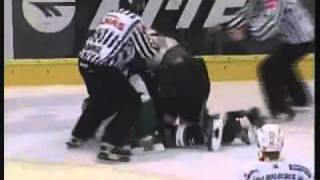 Hockeyfighters.cz   Roman Vopat vs Libor Ustrnul.wmv