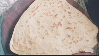 अगदी मऊसुत , हाताने सहज तुटेल असा ,गव्हाच्या पिठाचा पराठा ./ gvhachya pithacha Paratha .