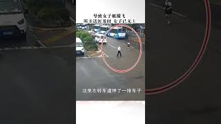 又现鬼探头重庆一女子过马路中间直行车道飞快跑来一辆面包车一下就把她撞飞了@抖音小助手   抖音