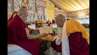 ༧གོང་ས་མཆོག་དབུ་བཞུགས་ཐོག་དགེ་བཤེས་ལྷ་རམས་པའི་ཕྱག་ཁྱེར་བསྩལ་བ། Geshe Lharampas