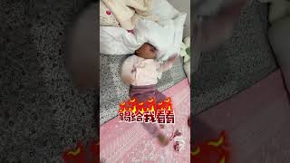 去年在妈妈肚子里就是这么踢的吗