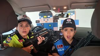 Melisa ve Nisa Minecraft polisi gördü | polis arabasına binip saklandılar | polis | arabalar