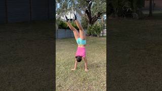 Handstands with a breeze 😘