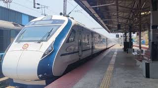 Coimbatore - MGR Chennai Central Vande Bharat Express (20644) arriving Chennai Central