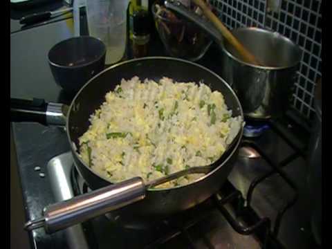 How to make egg fried rice, (THE SIMPLE WAY) How to make egg fried rice, (THE SIMPLE WAY)