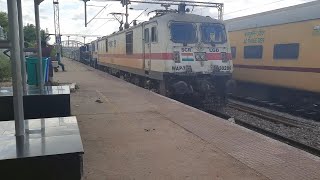 18464 KSR Bangalore Bhubaneswar prashanthi express arriving at penukonda railway station