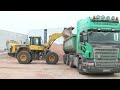 komatsu wa 380 beläd scania r 500 sattelzug mit recyclingschotter