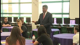 Gov. Brian Sandoval meets with Las Vegas students