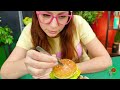 el monstruo del apetito insaciable come la hamburguesa más sabrosa del mundo Ӏ Ӏ fantÁstica idea diy