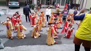 鄭定遠  育群幼兒園 踩街