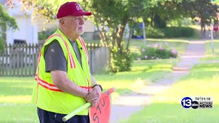 ‘Take time to do something good everyday’ Crossing guard shares positive message with kids
