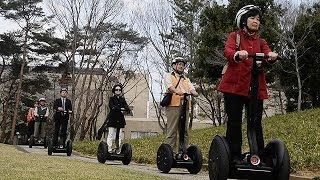 公道を走るセグウェイの体験ツアー