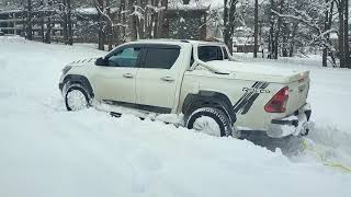 toyota hilux in snow