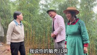 这样的笋秧都是要全部砍来丢了的，鑫哥和婆婆还想着卖钱#二妹和鑫哥的农村生活 #记录真实生活