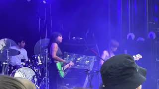 Beabadoobee - She Plays Bass - live @ Festival Rock en Seine 25/08/2022