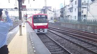 【逗子・葉山始発、能見台～京急蒲田間急行運転、京急空港線内各駅停車】京急本線エアポート急行羽田空港行き京急新1000形1201編成8両　神奈川新町駅発車