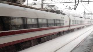 1011M はくたか11号 雪のまつだい駅を高速通過