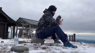 2022/10/25 日光男体山 山頂　雪の中でメシ！