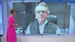 Shelley Kirk speaks with Evansville Mayor Lloyd Winnecke