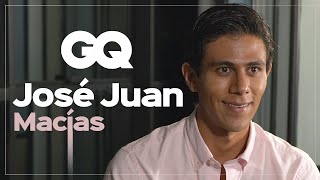 J.J. Macías, genio de CHIVAS responde preguntas de Internet