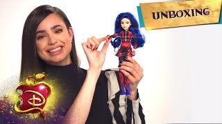 The Evie Doll 💙 | Unboxing with Sofia Carson 📦 | Descendants 3