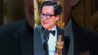 Ke Huy Quan gana el el OSCAR como mejor actor de reparto por Todo en todas partes al mismo tiempo 😭