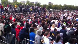 Crowd waiting for Pres. Obama in Detroit on Labor Day 2011