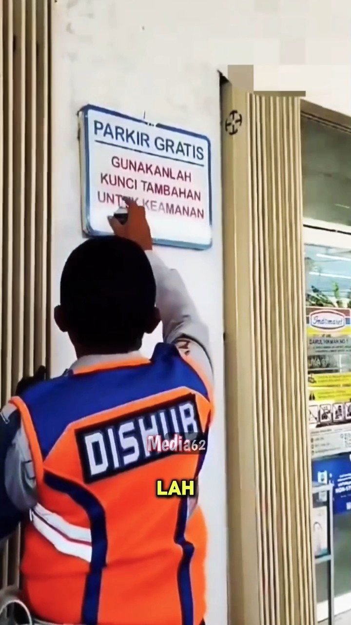 Plang Parkir Gratis Di Indomaret Di Hapus Oleh Dishub #indonesia # ...