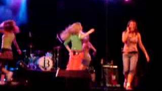 Huckapoo performing Runaway