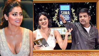 Shriya Saran Enjoying Dhanya Balakrishna And Sathish's Extreme Comedy At SIIMA