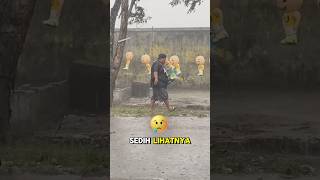 Walaupun Hujan deras bapak tetap jualan balon #hujan #shorts