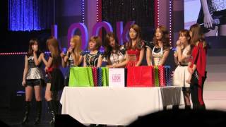 소녀시대(SNSD) - Gift. LOOK Concert Fancam.120901