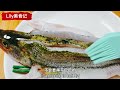 eng sub 正宗廣式清蒸鱸魚 如何做鮮嫩無比的清蒸魚 做法簡單 步驟詳細 真的很好吃 中國美食 年夜飯 粵菜經典 營養美味又健康 料理魚 cc字幕 【lily美食記】中英双语字幕