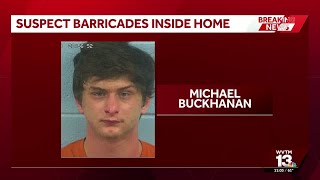 Armed suspect surrenders after 3-hour police standoff in Gadsden