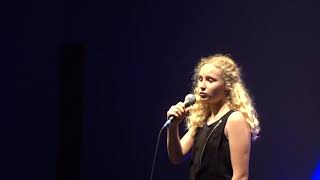 Eugénie chante \