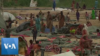 Dust Storm Uproots Tents of Flood Victims in Pakistan