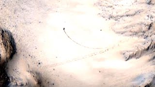 This NASA Probe Has Just Detected A Huge Miles Long Structure Moving On The Surface Of Mars