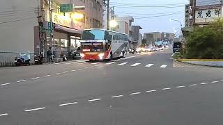 20221122 成德高中校車陸續出來 MOV 4299