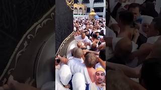 Hajre asbad ka bosa lene ke liye #makkah #islamic #muslim #shorts #youtubeshorts