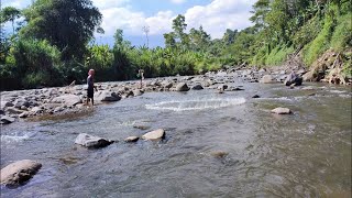 Memang Mantap Jala Ikan di Sungai Arus deras