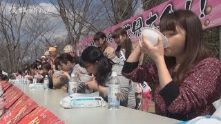 納豆を食べる早さを競う「水戸納豆早食い世界大会」開催