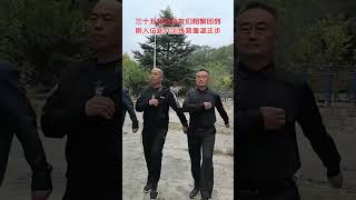 三十五年后战友们相聚，回到刚入伍新兵训练营重温正步，我们迈着整齐的步伐，动作依然铿锵有力！多么熟悉的老营房青春无悔军营路战友们你们好吗？