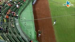 20130626 CPBL 獅犀牛 5下 陳俊輝側身還是夾到界外球