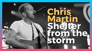 Chris Martin en SNL haciendo Shelter from the storm de Bob Dylan - acoustic cover
