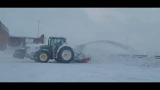 Snow Removal ❄️ in Laval Montreal Canada 🇨🇦 Winter 2023 tractor 🚜 snow Plowing ❄️