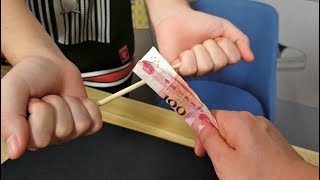 小夥鈔票劈斷筷子！最後還揭秘了（A small group of money breakopsticks!  Finally, the secret was revealed）