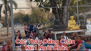 Các Thầy Dừng chân Tại 1 Ngôi Chùa