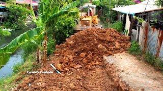 Best Action Skills Bulldozer KOMATSU Working Pushing Dirt Repair Riverside And Truck Dumping Dirt